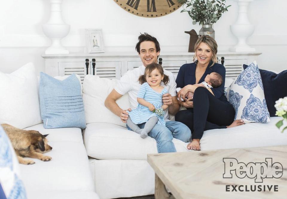 Ali Fedotowsky-Manno and family