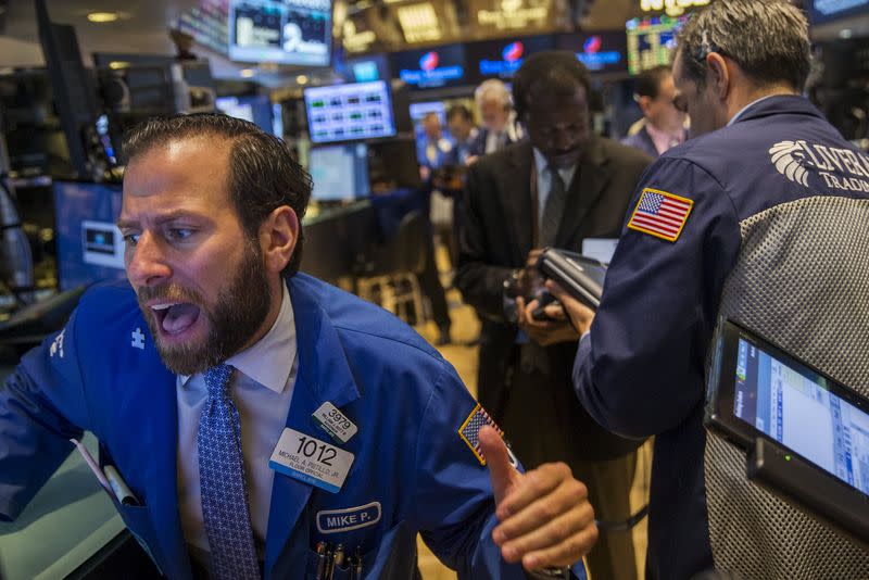 Traders work on the floor of the New York Stock Exchange shortly after the opening bell in New York August 27, 2015. REUTERS/Lucas Jackson