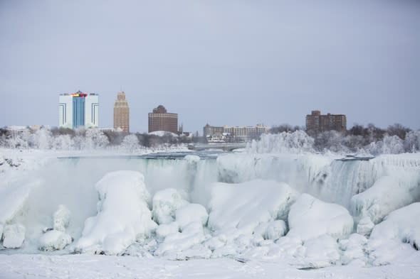 Niagara Falls freezes as extreme weather hits US