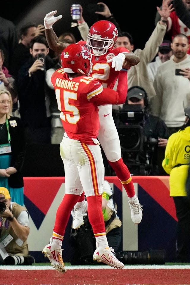 Kansas City Chiefs quarterback Patrick Mahomes (15) celebrates with wide receiver Mecole Hardman Jr