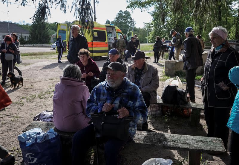 Vovchansk area residents are evacuated to Kharkiv due to Russian shelling