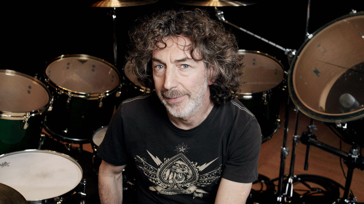  Simon Phillips. 