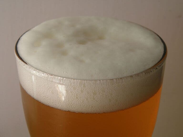 Fue en 1602 que por una contaminación de levaduras, nació la cerveza más consumida en la actualidad