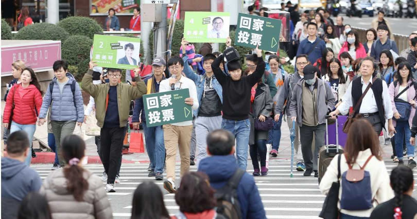 台北北市議員徐巧芯質疑，相較於往年選舉，民進黨都大力鼓吹年輕人返鄉投票，今年卻相當反常，可能是與多數民調顯示，許多年輕人今年不願再支持民進黨候選人有關。（圖／報系資料庫）