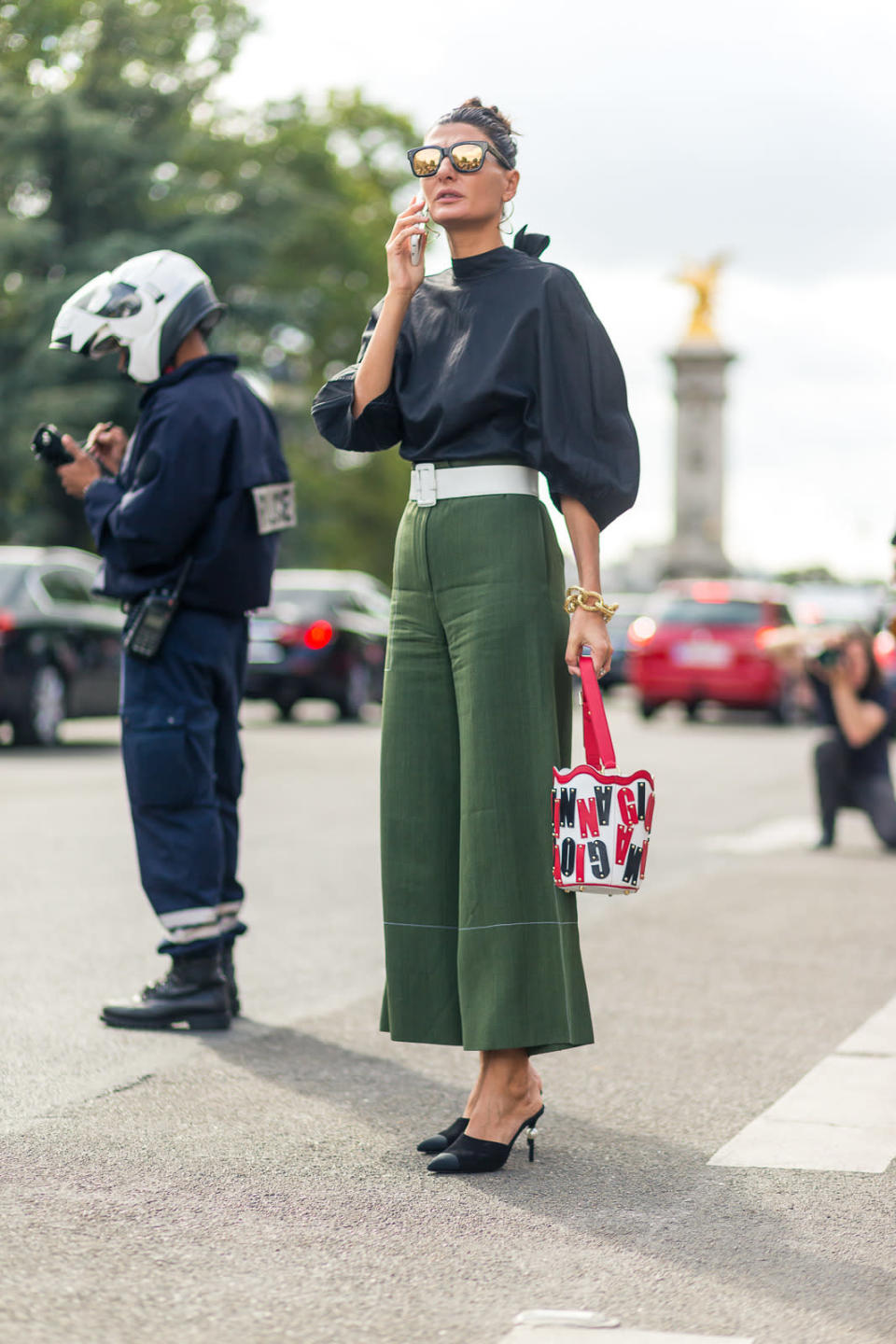 For some reason, there is nothing chicer than a fashion editor attempting to find her hired car (the Chanel shoes don’t hurt, of course).