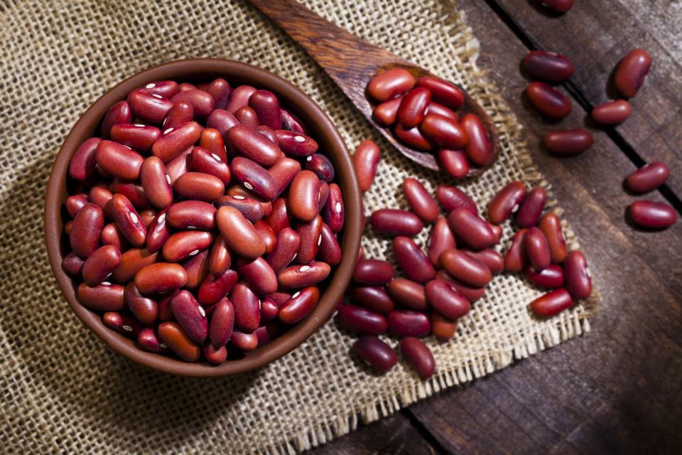 <p><strong><strong><strong><strong><strong><strong><strong><strong><strong><strong>Quantity: </strong></strong></strong></strong></strong></strong></strong></strong></strong></strong>2/5 cup red kidney beans</p><p><strong>Per serving:</strong> 85 calories, 4.6 g protein, 15.4 carbs, 0.4 g fat </p>