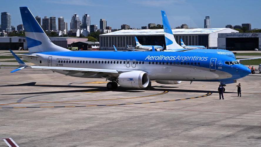 En el caso de Aerolíneas Argentinas, se establece una autorización para la cesión total o parcial del paquete accionario. (BCC)