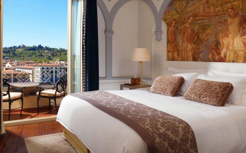 St. Regis Florence appeals to travellers who appreciate proximity to shops and sights, and the highest standards of five-star pampering