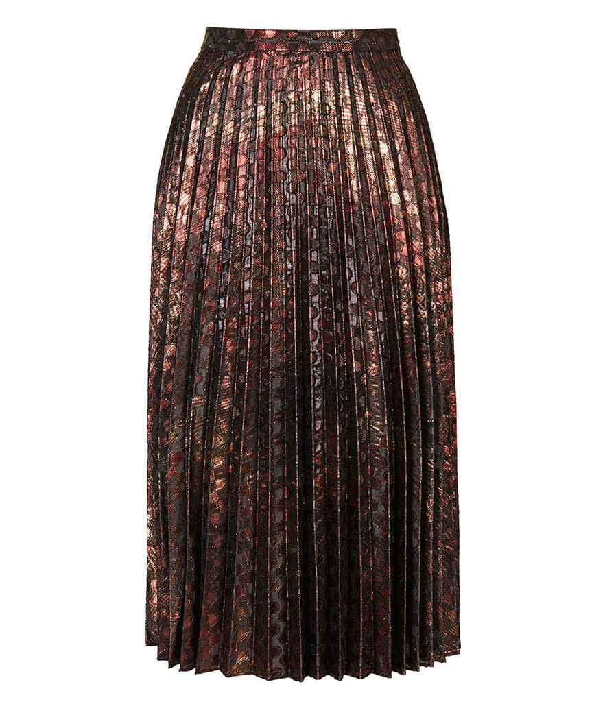 Accordion pleats, dense prints, gold, knee-length hem — this one’s got Gucci written all over it.