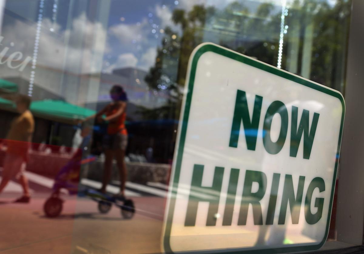 US Job Openings Decline to Lowest Level Since January 2021