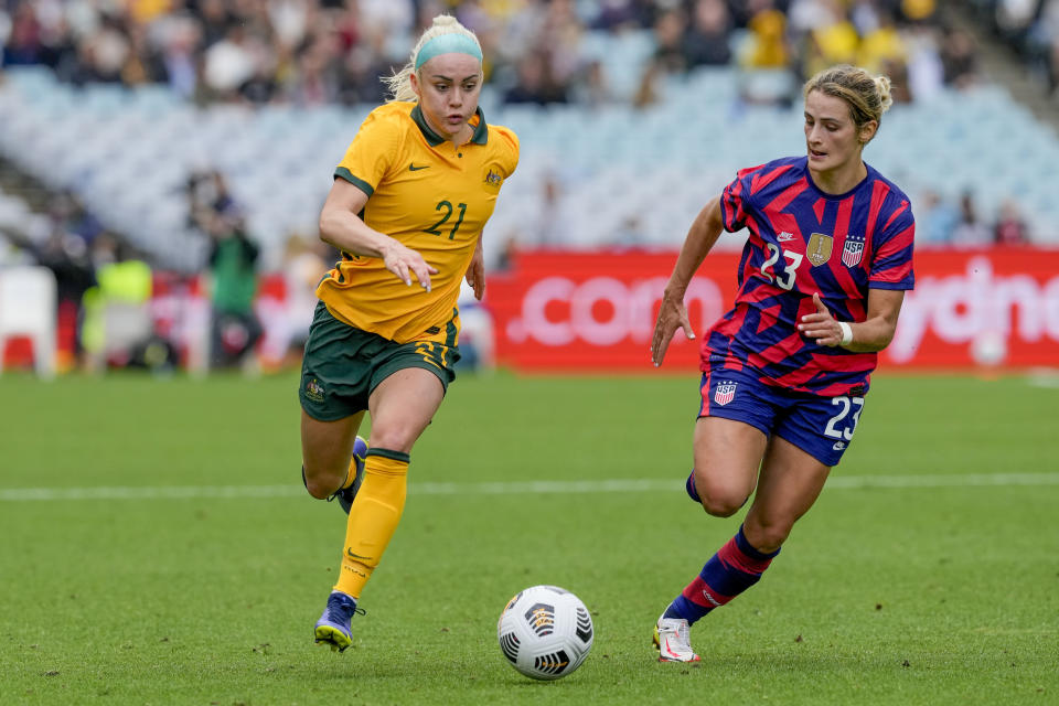 Matilda's Ellie Carpenter, left, and United States' Emily Fox battle for the ball during the international soccer match between the United States and Australia at Stadium Australia in Sydney, Saturday, Nov. 27, 2021. (AP Photo/Mark Baker)