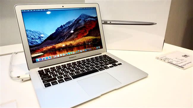 蘋果推出的MacBook有許多果粉支持。（圖／德誼數位提供）