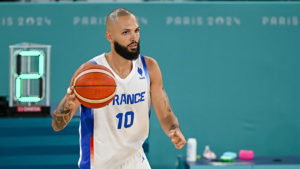 After 12 NBA seasons, Evan Fournier is set to sign a contract with Olympiacos in Greece