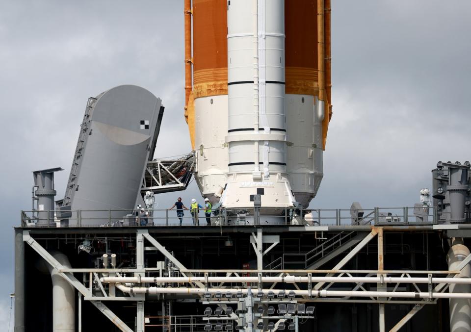 <div class="inline-image__caption"><p>Workers continue to prepare NASA’s Artemis I rocket as it sits on launch pad 39-B at Kennedy Space Center for an unmanned flight around the moon on August 25, 2022 in Cape Canaveral, Florida.</p></div> <div class="inline-image__credit">Joe Raedle/Getty Images</div>