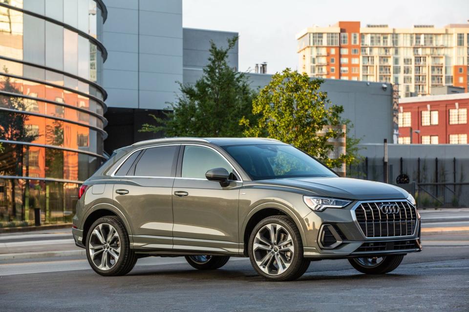 View Photos of the 2019 Audi Q3