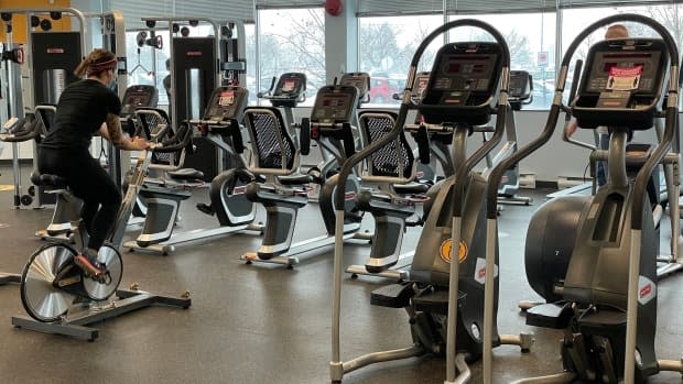 An Éconofitness gym in Gatineau, Que., on Feb. 22, 2021, the day the region entered the province's orange zone. That let gyms and restaurants welcome people back inside, with restrictions.