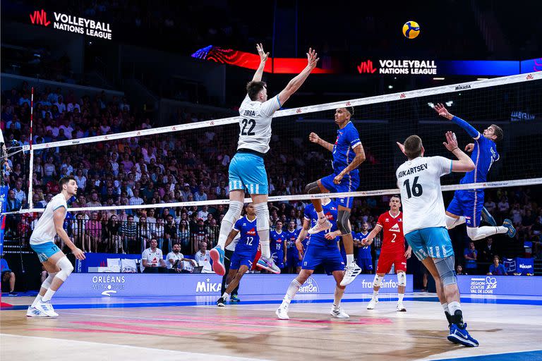 La selección argentina de vóleibol ya sorprendió a Italia y Francia: ahora buscará quitarle el invicto al puntero, Japón
