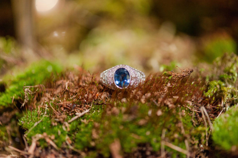 Bis ins kleinste Detail wurde das Shooting durchgeplant. Sogar der Schmuck macht einen fantastischen Eindruck und scheint von den besten Schmieden aus Westeros zu stammen. (Bild-Copyright: KATHERINE ELENA PHOTOGRAPHY)