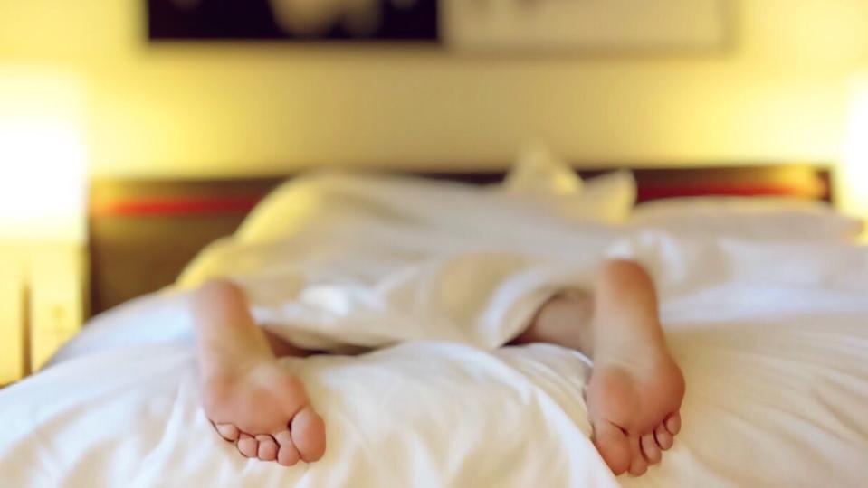 睡好的床墊能有效提升睡眠品質，身體也比較不會腰酸背痛。（示意圖／pexels）