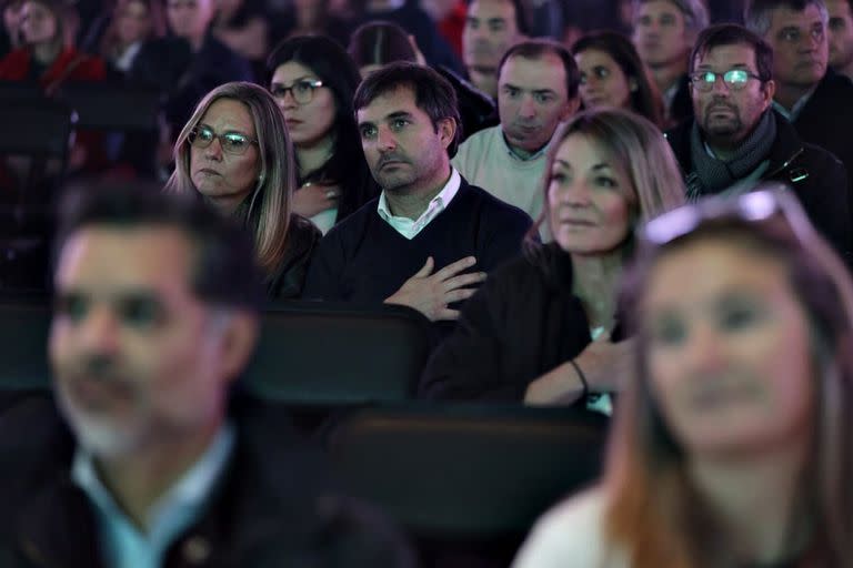 Los presentes se emocionaron y escucharon con atención las distintas voces que se presentaron en el escenario. 
