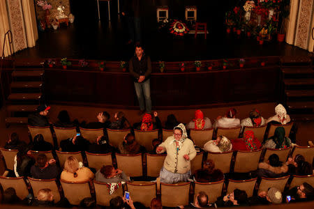 Audience members including Roma flowers sellers, wait to watch a play featuring Giuvlipen actress Zita Moldovan, together with other Romanian-Roma actors, at the Jewish Theatre in Bucharest, Romania, October 30, 2017. REUTERS/Andreea Campeanu