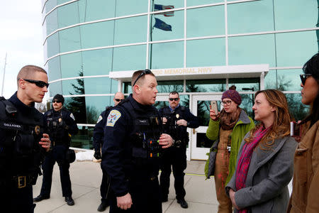 Police confront opponents of the Dakota Access oil pipeline outside the Bank of North Dakota in Bismarck, North Dakota, U.S., January 31, 2017. REUTERS/Terray Sylvester