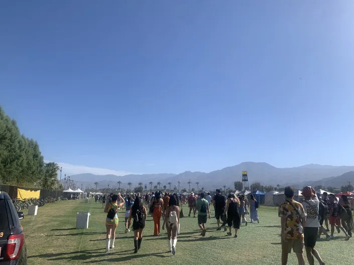 Crowds walking into Coachella