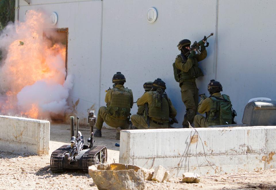 Israeli commandos from the engineering corps Yahalom ("Diamond") unit take part in a tunnel-hunting drill in Sirkin special forces base, near Tel Aviv March 7, 2012.