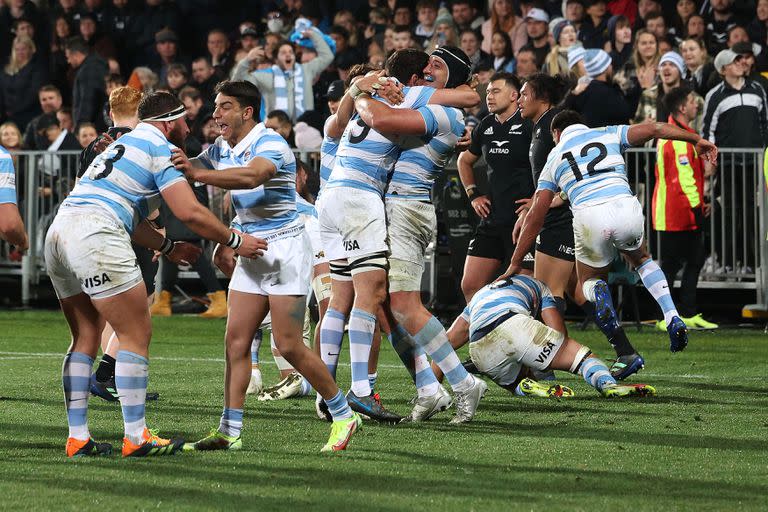 El festejo general después del pitazo final: los Pumas habían conquistado Nueva Zelanda