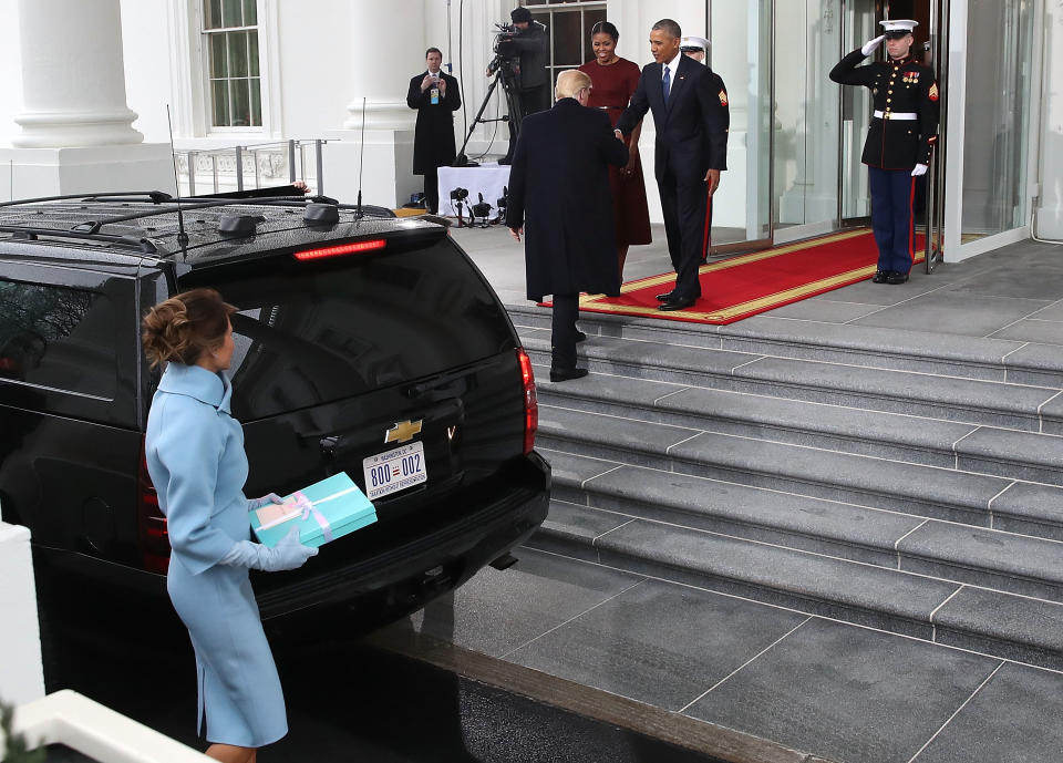On Inauguration Day, Donald Trump left Melania holding a gift for the Obamas. (Photo: Mark Wilson/Getty Images)