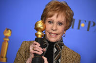 <p>Los Globos de Oro crearon el premio Carol Burnett para reconocer una trayectoria televisiva y la ganadora fue… Carol Burnett. La veterana actriz es todo un mito de la pequeña pantalla estadounidense y se convirtió en la primera mujer en tener un programa de sketches con su nombre. De aquello ha pasado ya medio siglo y ahora ha tenido el reconocimiento que merece. (Foto: Jordan Strauss / Invision / AP). </p>