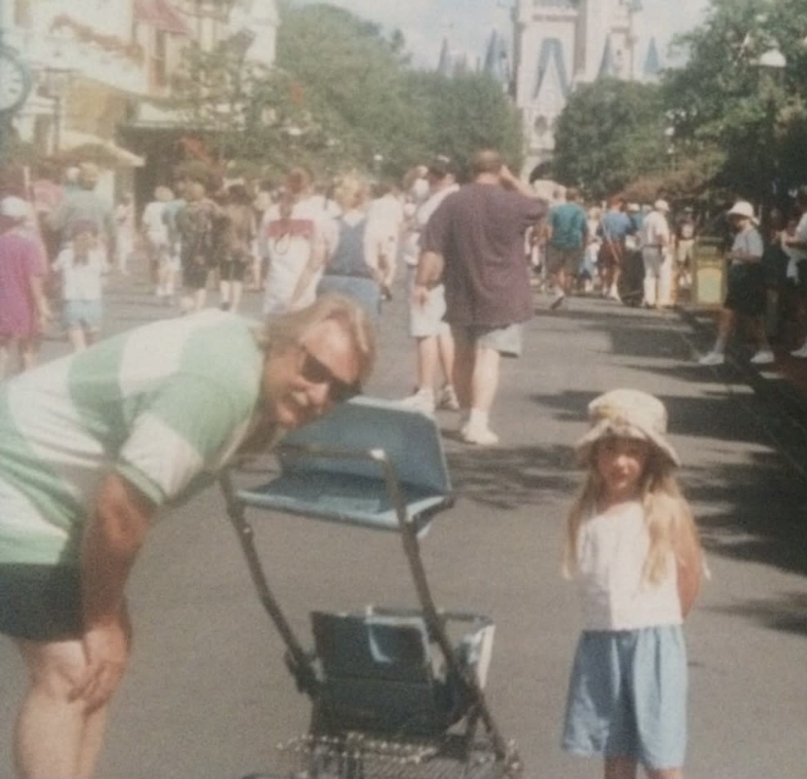 Freya during her childhood with her father Philip. (Freya Rosati/SWNS)