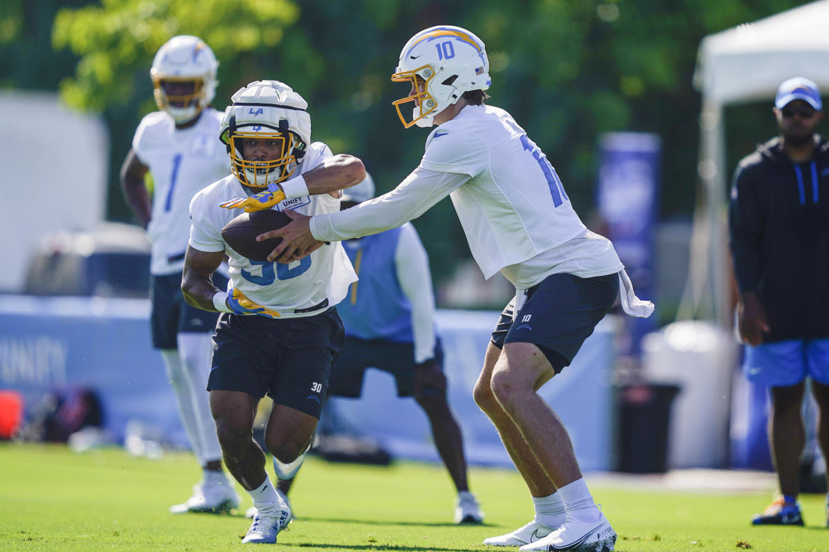 CBS Sports reporter Jim Hill speaks to Los Angeles Chargers running back  Austin Ekeler (30) during training camp on Tuesday, Aug 17, 2021, in Costa  Me Stock Photo - Alamy