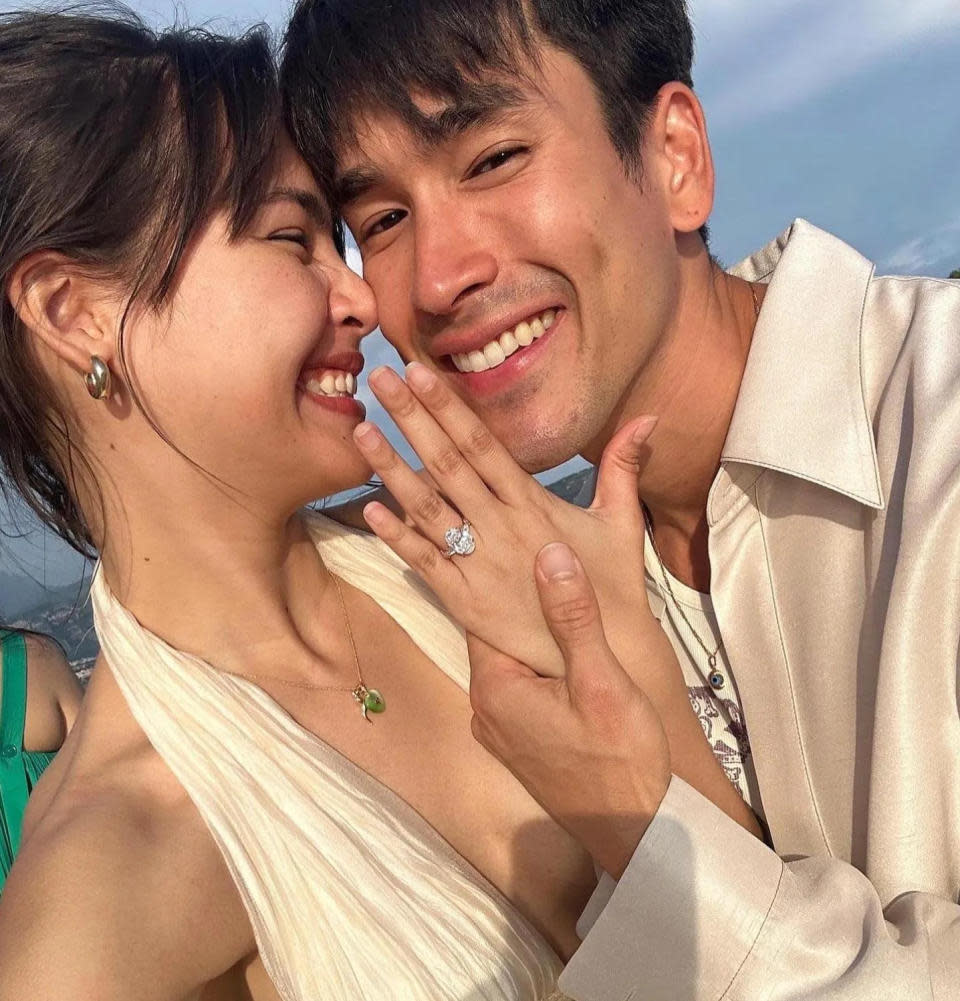 Nadech今年宣布求婚成功，國民情侶愛情長跑12年。（翻攝自Nadech臉書）