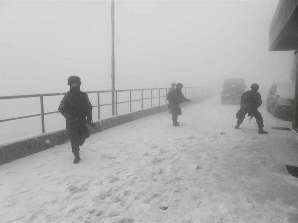 海軍高山武裝操練 雪地極凍戰訓畫面曝光（中華民國海軍提供）