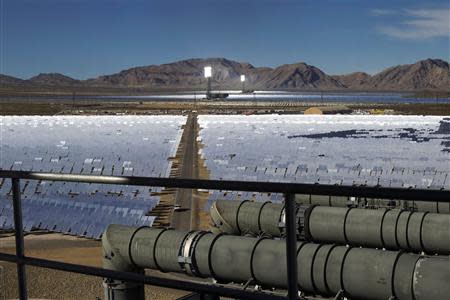 Heliostats reflect sunlight onto boilers in towers during the grand opening of the Ivanpah Solar Electric Generating System in the Mojave Desert near the California-Nevada border February 13, 2014. REUTERS/Steve Marcus