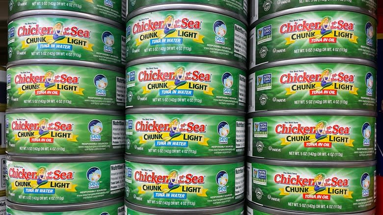 tuna cans chicken of the sea