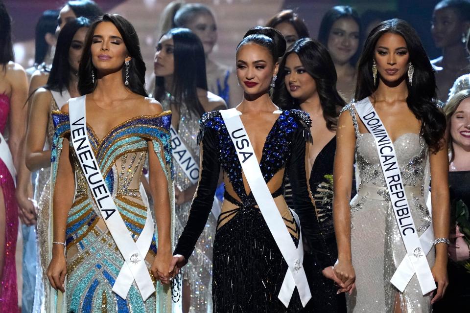 Miss Venezuela Amanda Dudamel, Miss USA R'Bonney Gabriel (C) and and Miss Republica Dominicana Andreína Martínez  (Foto:TIMOTHY A. CLARY / AFP) (Foto: TIMOTHY A. CLARY/AFP via Getty Images)