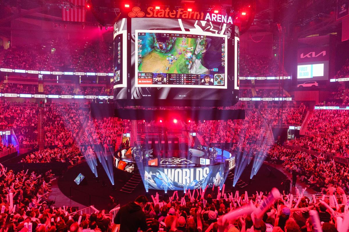 Riot threatens to cancel a 'League of Legends' esports season after a player revolt - engadget.com