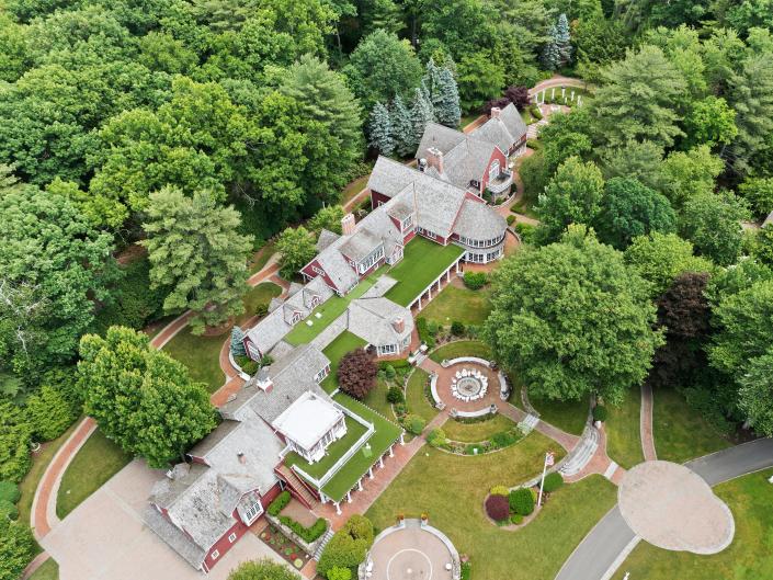 Yankee Candle Founder lists house in Massachusetts