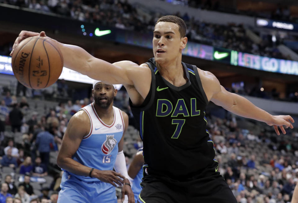 Dallas Mavericks forward Dwight Powell has averaged 18.3 points, 7.8 rebounds, 2.0 assists and 1.0 steal over his past four games. (AP Photo/Tony Gutierrez)