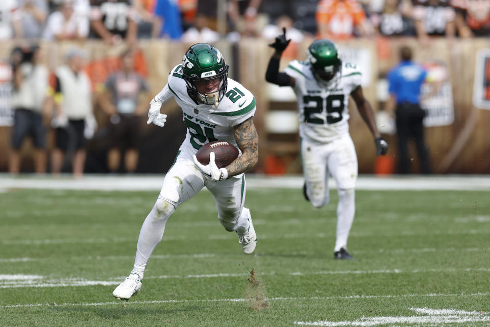New York Jets safety Ashtyn Davis runs with the ball after making an interception of a pass by Cleveland Browns quarterback Jacoby Brissett with time running down during the second half of an NFL football game, Sunday, Sept. 18, 2022, in Cleveland. The Jets won 31-30. (AP Photo/Ron Schwane)