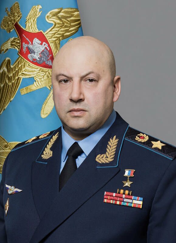 《紐約時報》透露，美國情報界認為，俄羅斯駐烏克蘭陸軍前最高指揮官謝爾蓋·蘇羅維金（Sergei Surovikin）將軍，也知曉普里戈津計畫叛變。   畫面翻攝自推特@visegrad24