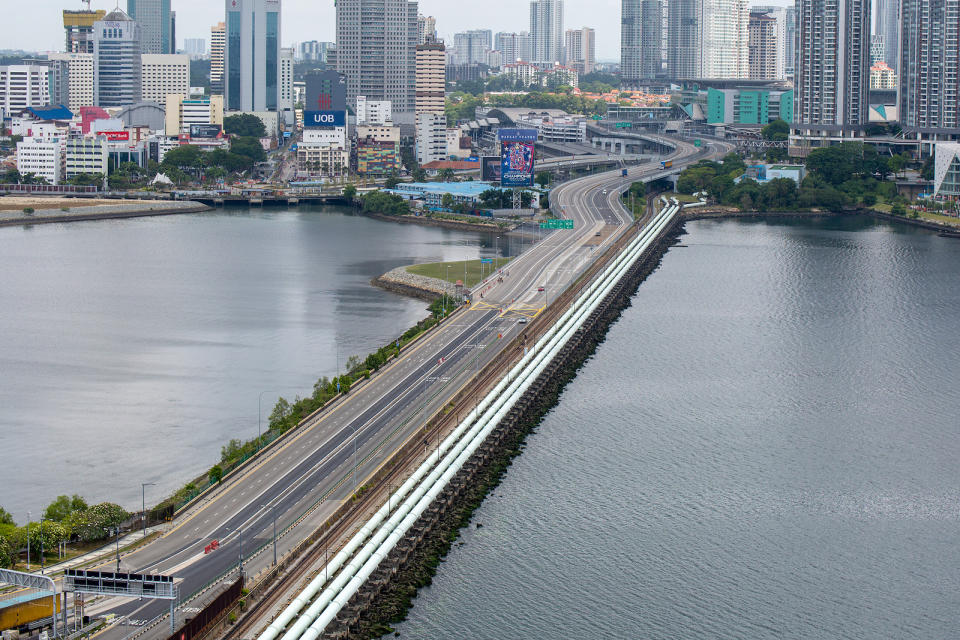 Johor and Singapore governments are actively working to solve the long-standing traffic congestion problem at the Malaysia-Singapore border. 