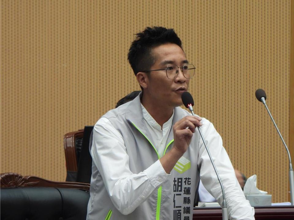 立法院民進黨總召柯建銘今失言說出，「4月3日老天有眼發生大地震，是要救台灣的民主」，不僅引起各界反彈，且花蓮同黨籍縣議員胡仁順也看不下去，對前輩言論深感遺憾。（羅亦晽攝）