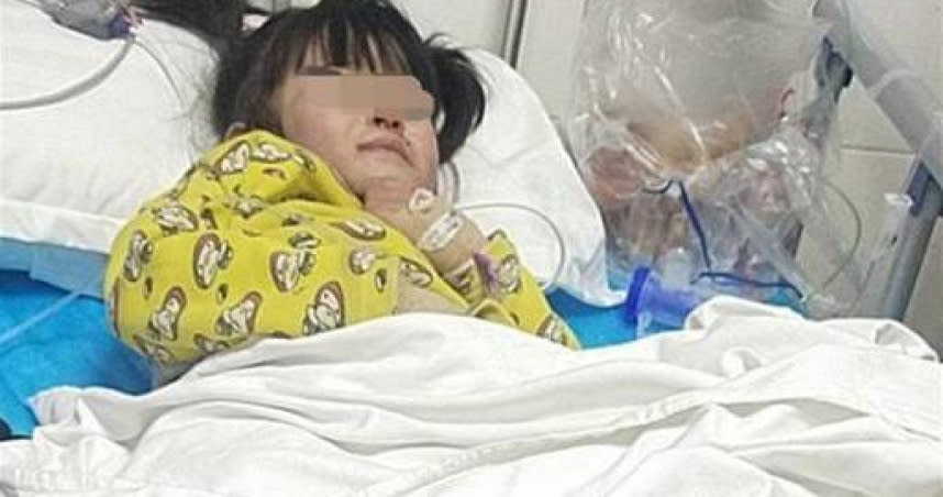中國貴州一名4歲女童遭繼母虐待。（圖／翻攝自微博）