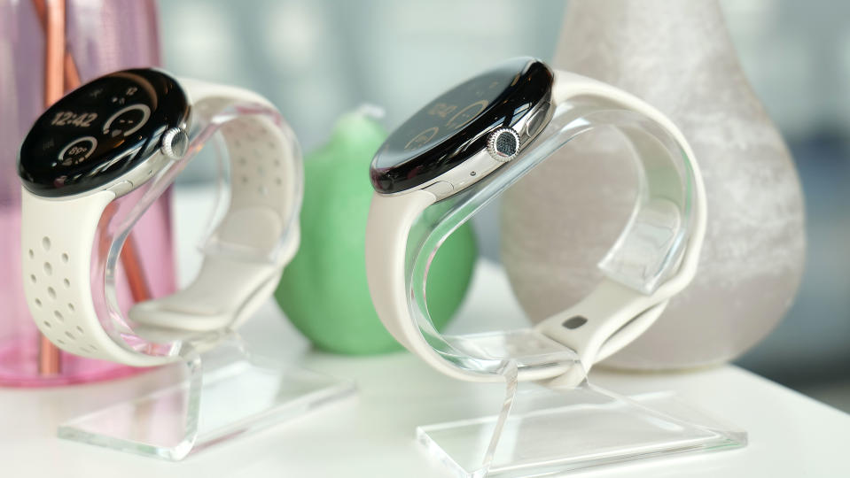 Side view of a pair of Pixel Watch 3's on stands.