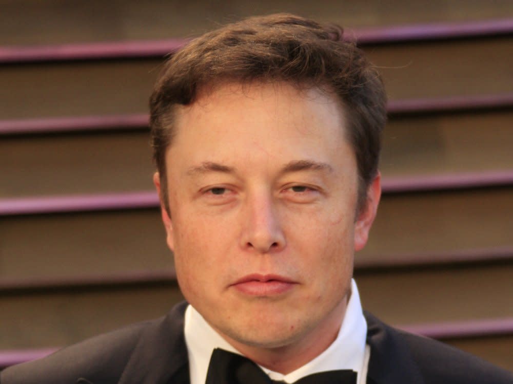 Elon Musk verliert seine eigene Abstimmung auf Twitter. (Bild: Kathy Hutchins/Shutterstock)