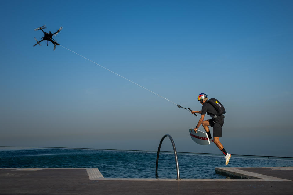 Brian Grubb dagli Stati Uniti viene visto durante il progetto WakeBASE a Dubai, negli Emirati Arabi Uniti, il 28 novembre 2023.