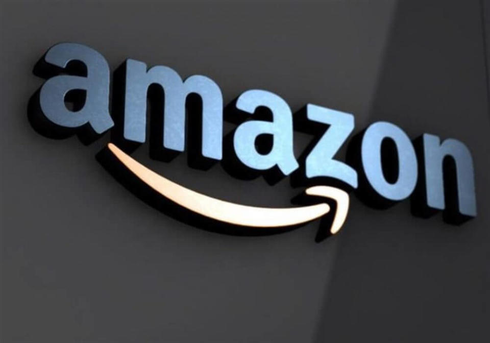 <p>Fa un balzo di +56% in un anno, invece, Amazon, con il sito di e-commerce che sale al terzo posto con un valore di 100,764 miliardi di dollari. </p>